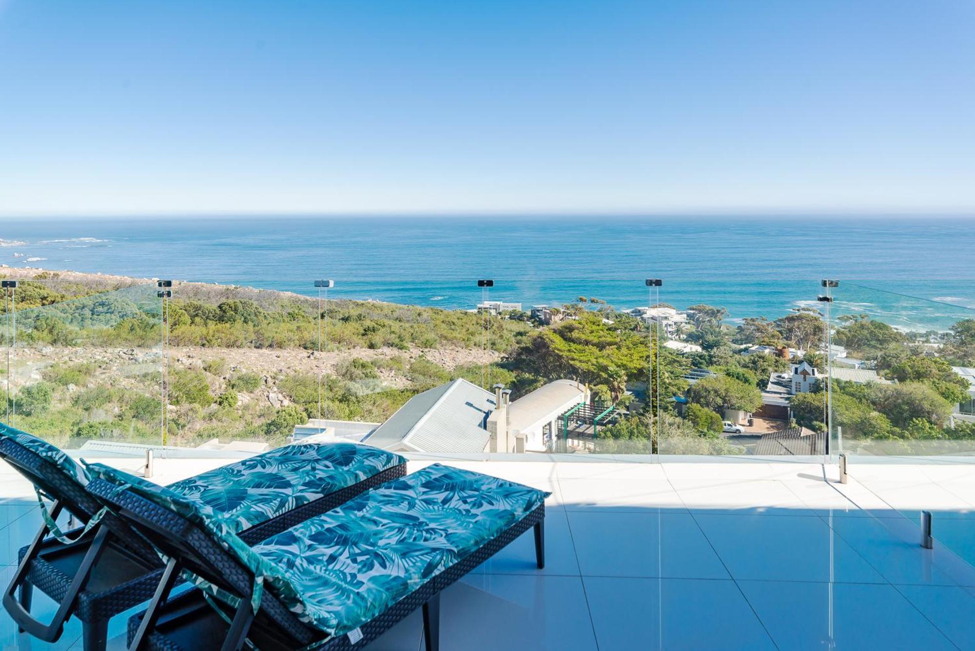 Camps Bay Blue Self-catering Apartment *